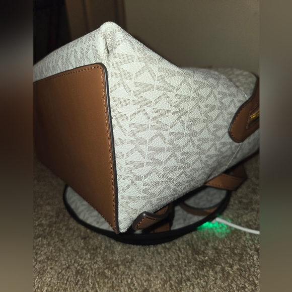 NWT Michael Kors Sheila Medium Logo Backpack - Picture 10 of 11